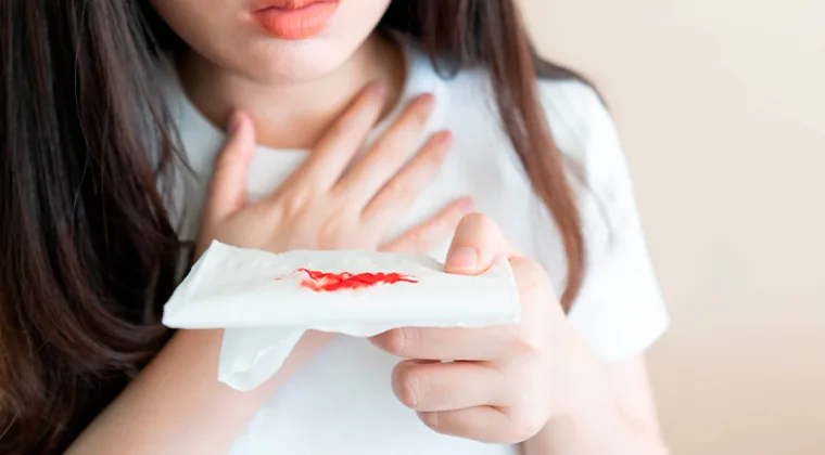 Flema con sangre o exceso de flema